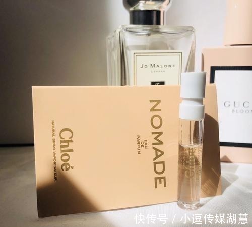 约会时,建议女生包包里带上这6样小东西,安全好用不尴尬