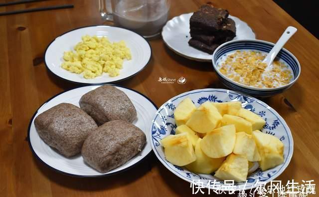 口味|晒两口子的早餐，两种不同的口味，都好吃又营养，网友：家的味道