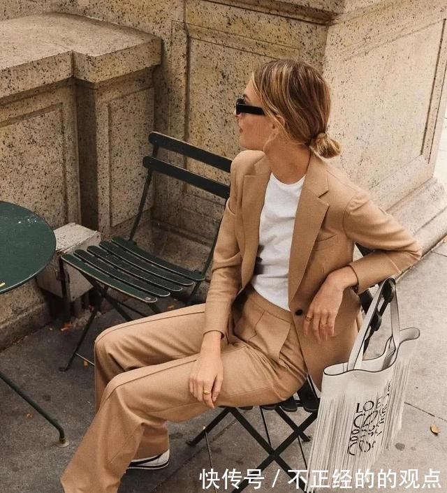 短发 40女人尽量少留长发、烫小卷，今年这3种发型正火，减龄特洋气
