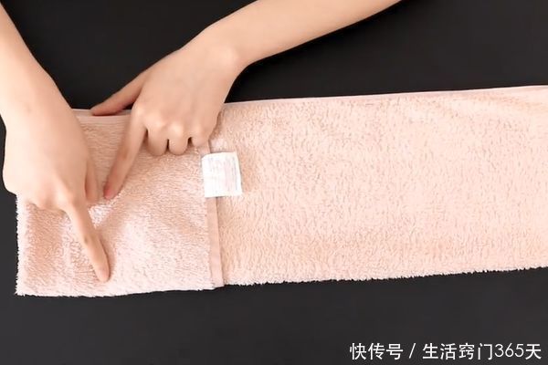 毛巾|毛巾上剪一个洞，好多人不知道有啥用，解决了很多父母的大烦恼！