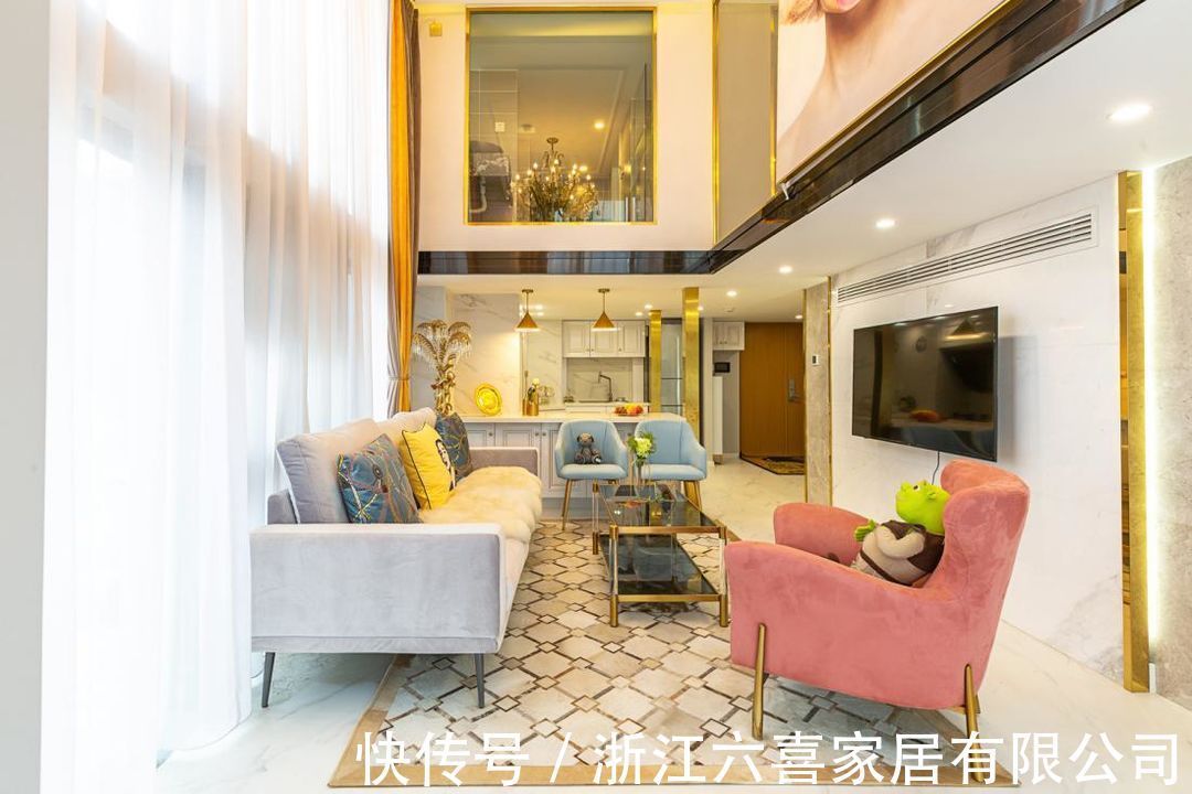 衣帽间|当时尚高级灰遇上粉色少女心,65㎡轻奢风打造理想的高品质居住空间
