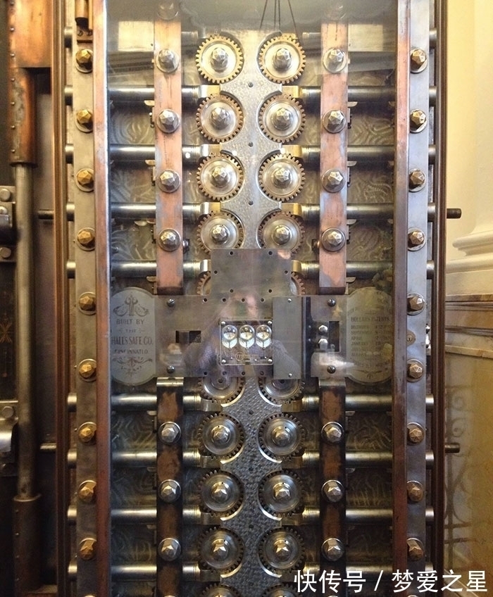 矿泉水瓶|25张罕见的照片,现代战舰的底部太科幻,好像动画片里的飞船