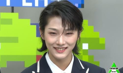 《创造营4》花絮，韩美娟摘掉假发不敢认，刘宇“爱豆脸”抢镜