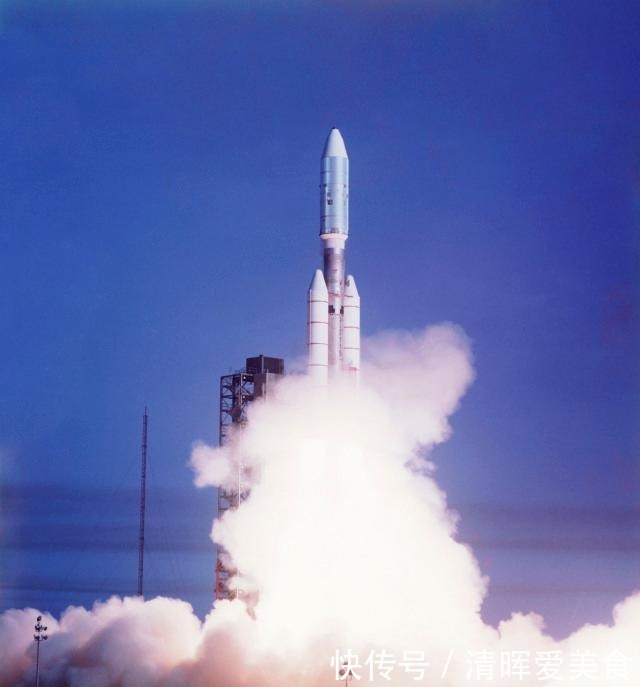 探测器 飞了43年，旅行者号现在到了哪里？它靠什么与地球联系？