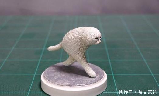 日本|日本小哥做恶搞手办,两脚走路猫太魔性,看到站立猫网友笑出声