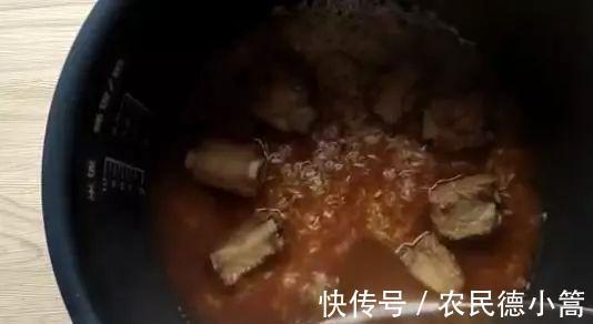 玉米粒|电饭锅排骨焖饭,做法简单,排骨软烂鲜香,看一遍就学会