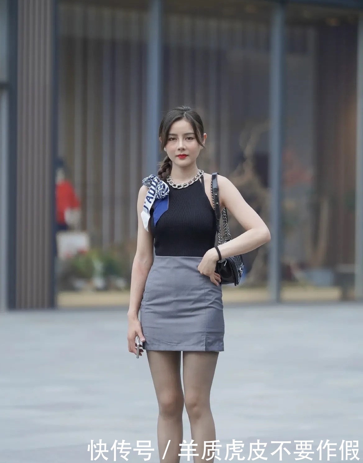 女生这样穿去逛街,既舒适又百搭,真是魅力十足