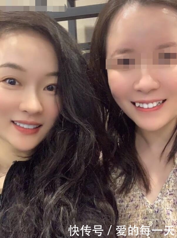 网友偶遇霍思燕杜江冲浪,嗯哼赤脚玩,粉丝被问小女孩说“三不”