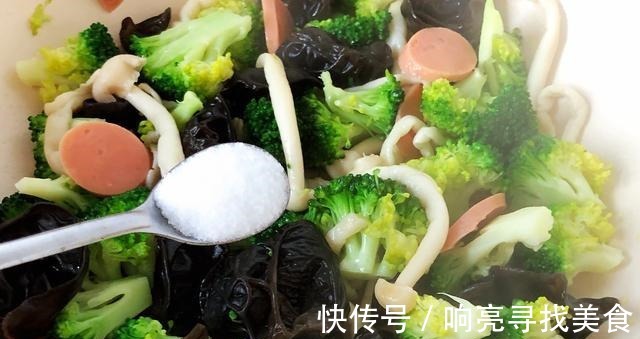 肚子|它是‘清肠第一菜’，每天一盘肠道通瘦的快，肚子越来越小了！