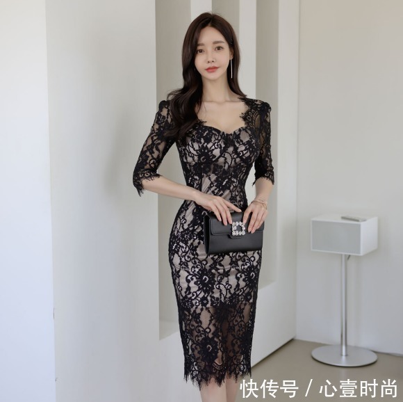 时尚!女神孙允珠的时尚搭配:凝露炫黑花轮刺绣镂空包臀裙