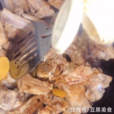 一吃就上瘾的双色萝卜羊排