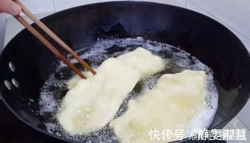 早餐别再烙饼了,加2个鸡蛋,外皮焦脆又松软,比鸡蛋饼油条好吃