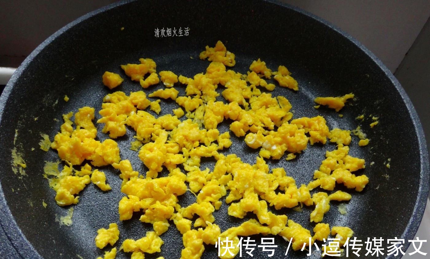面团|用它做素馅饼特别香,做法不难,皮薄馅多,饼松软,全家都喜欢吃