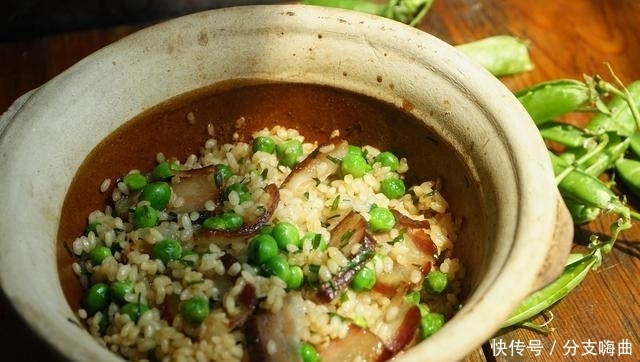 米饭这么吃最香!荤素一锅端,不想吃饭的人都馋了