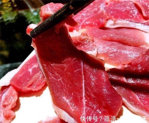  为什么吃火锅，有的羊肉一煮就会出现白沫，有的却干干净净？