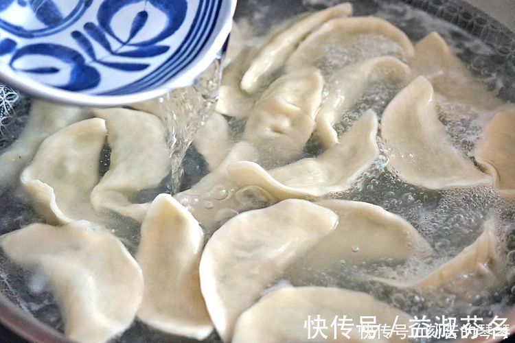 金针菇|金针菇你还在凉拌用它做饺馅包饺子,全家人都夸味道真棒