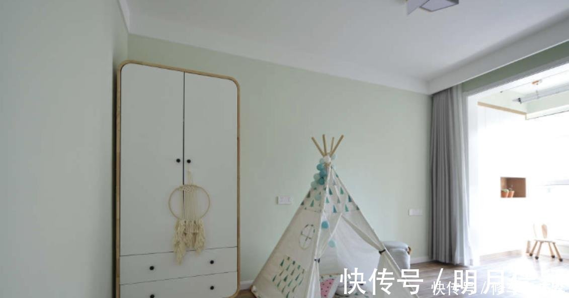 阳台|客厅造个“假阳台”，一进门就被迷住了，这套92㎡新房，太温馨