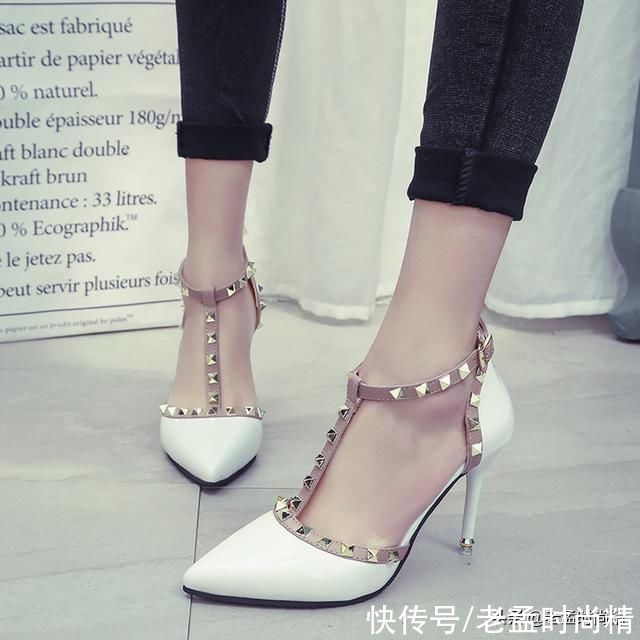 细高跟|女人都应该备上一双细跟鞋,上街超有自信