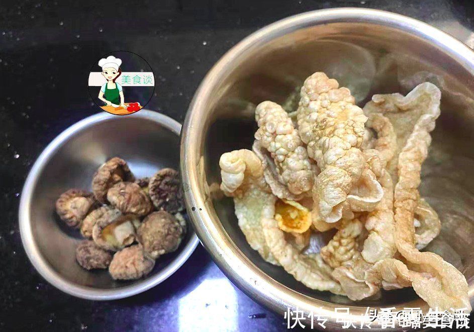 猪皮此做法,简单一煮,比红烧肉香,一次做好放冰箱保存,过年吃
