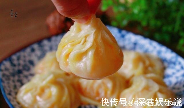 南瓜丝|懒人小笼包，比蟹黄包还好吃，鲜香多汁，不发面不揉面，出锅必光