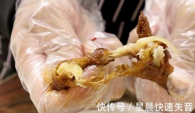 花1800学来的虎皮鸡爪配方,鸡爪软烂脱骨,鲜嫩多汁,全家都爱吃!