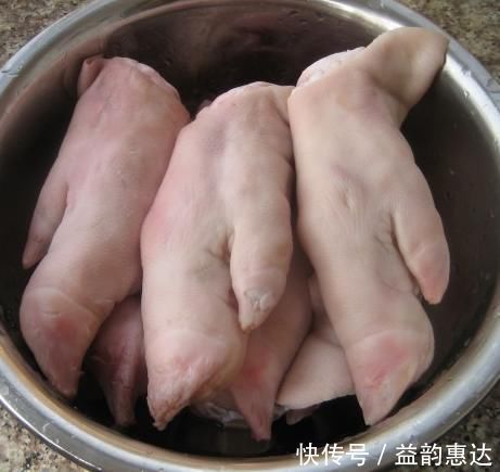 买猪蹄，只挑大的就错了，肉贩说漏嘴：牢记这3点，猪蹄新鲜肥美