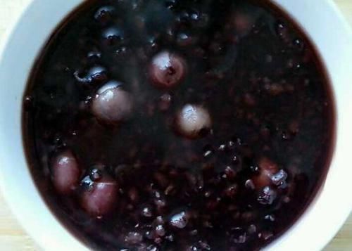 黑米加一宝搭配煮,睡眠好了,白发变黑发,皱纹也开始淡了