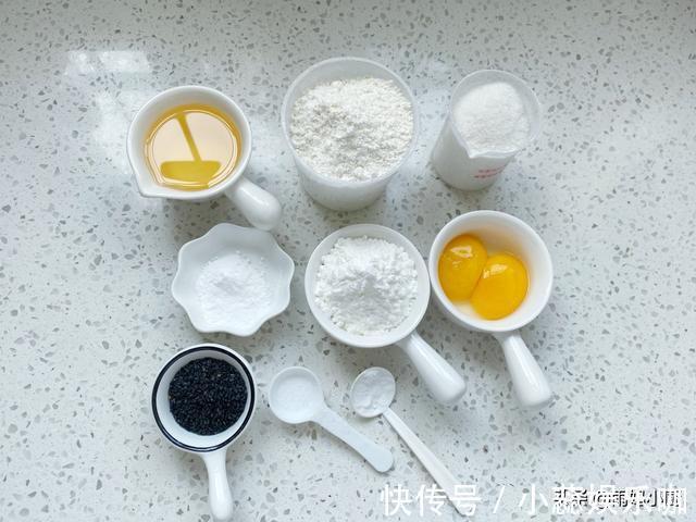 玉米油|不用猪油也酥脆，香酥美味黑芝麻桃酥，轻轻一碰酥得掉渣