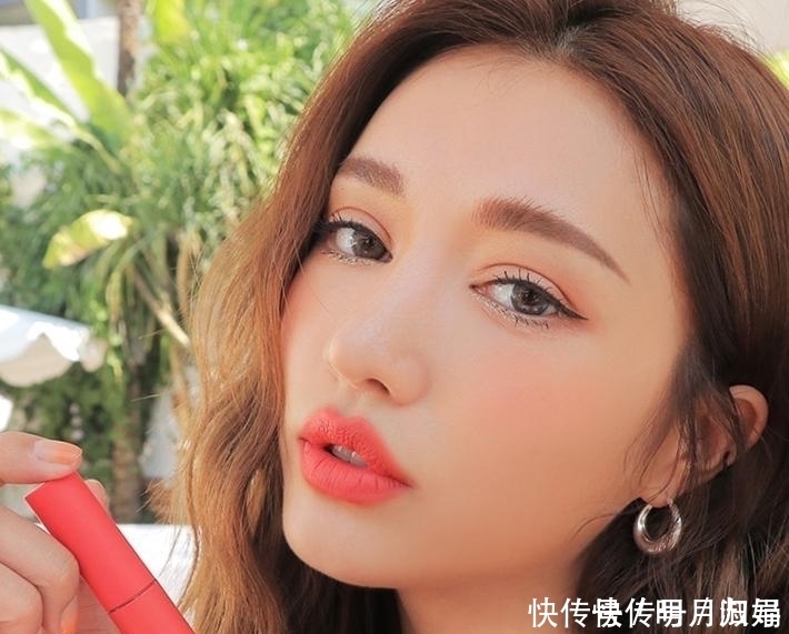 口红|黄皮巧涂这四个色的口红,素颜也巨显气色,亮白提升三个档!