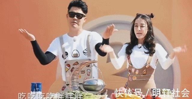 在《跑男》狂吃的热巴,为啥其他节目一口不吃姚译添道出真相