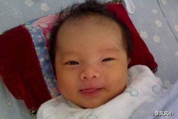 宝宝|宝宝有个动作会的越早,将来就越聪明,你家宝宝有吗?