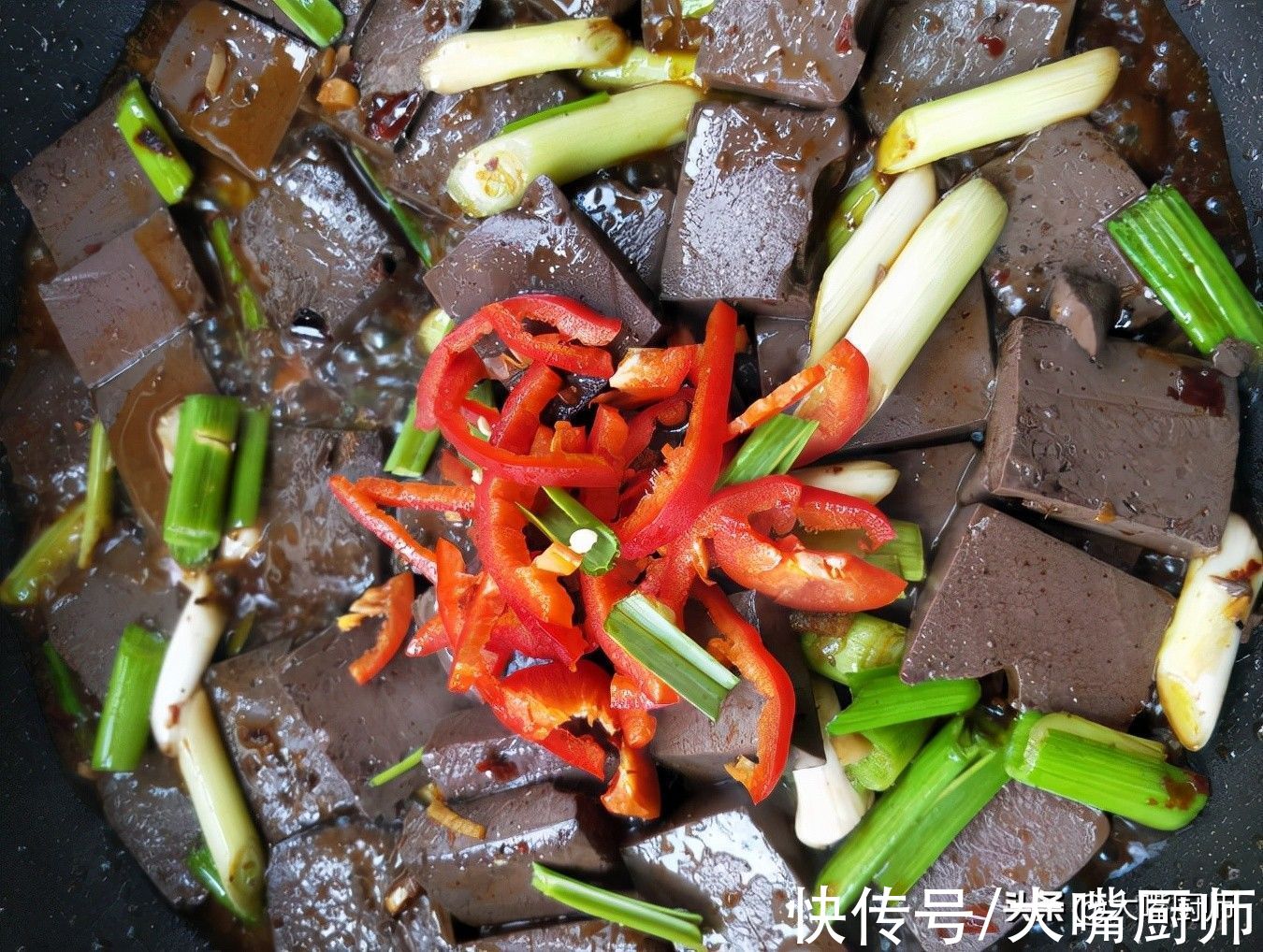 猪血直接炒，难怪又腥又老还会碎！多加一步，嫩滑鲜香，特别好吃