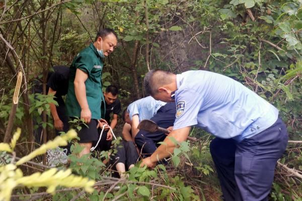 遇险|湖北五峰：父子悬崖遇险，民警紧急救援