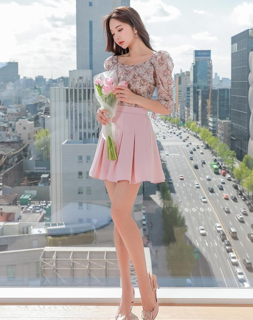 美女|对身材出众的美女来说, 穿修身裙显曲线, 穿短裙秀美腿