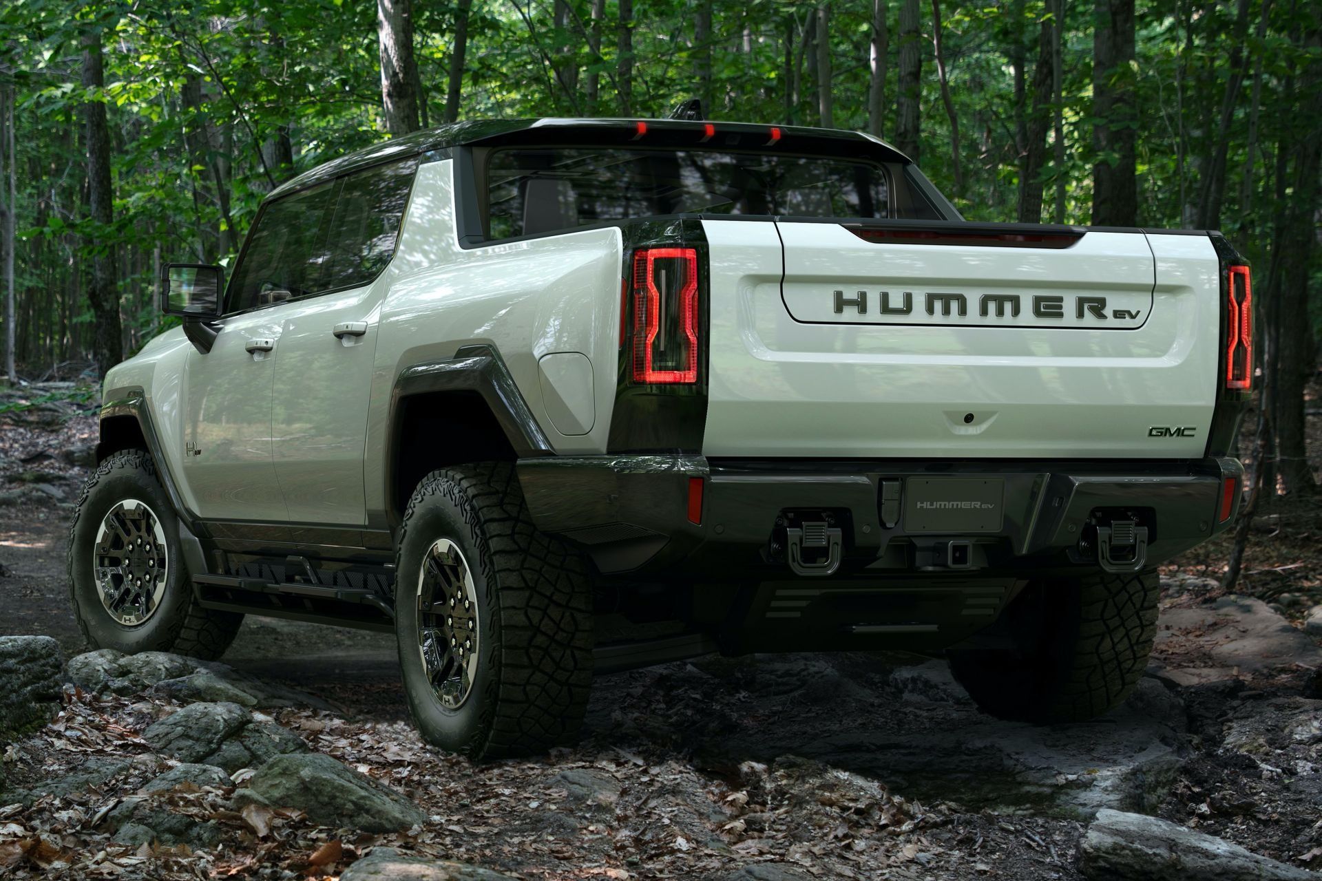 度为|关公战秦琼，全新2022款纯电悍马静态对比2008款悍马H3T