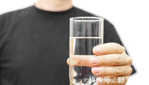 菠菜|得了高血压，晚上常失眠不用慌，试3个方法，吃3种食物，改善睡眠