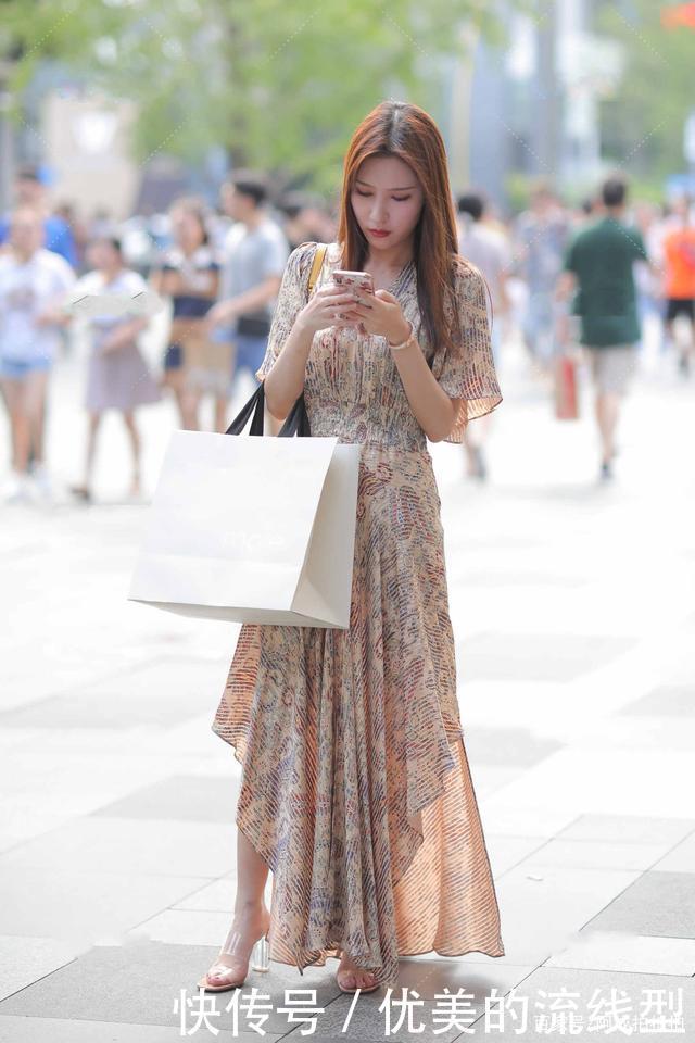 蝙蝠袖印花连衣裙,大气时尚,身材包容度高