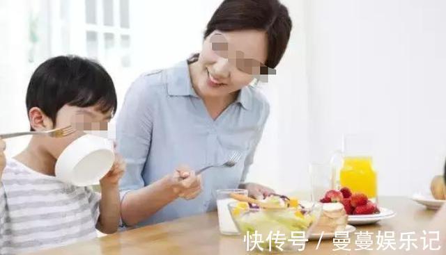 牛奶|双胞胎弟弟长期吃钙片,哥哥天天喝牛奶,3年后兄弟俩身高差距大