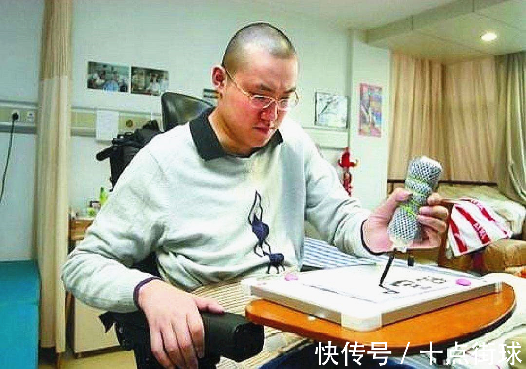 瘫痪|39岁汤淼获慰问金,瘫痪14年如今自己能吃饭梳头,试管女儿已5岁