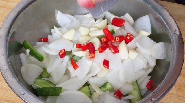 大厨不外传的秘制腌萝卜配方,鲜嫩脆爽,开胃解油腻,比吃肉还香