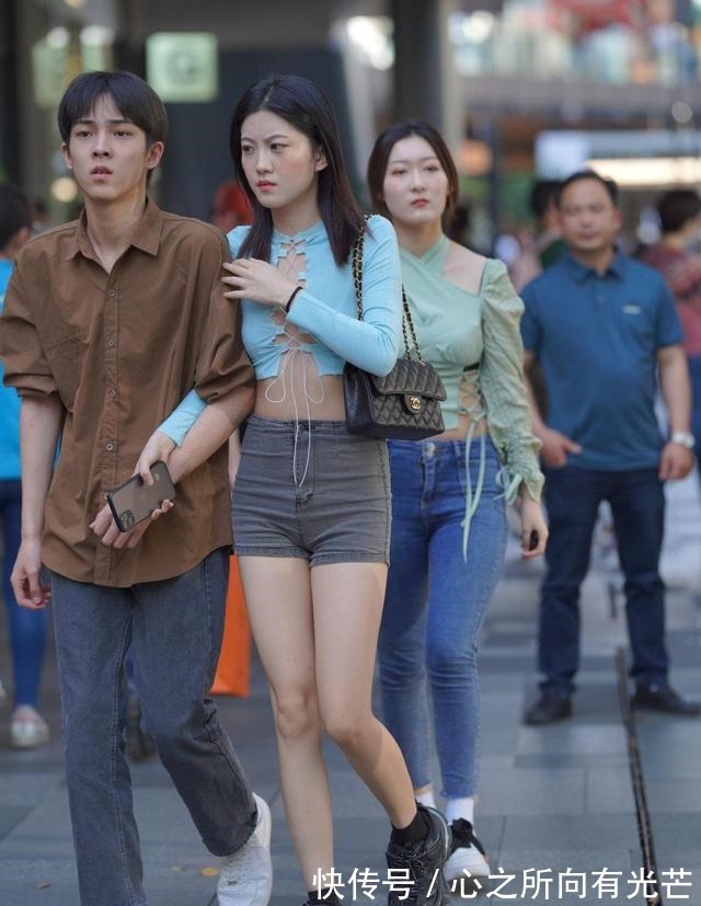 身材 好看的衣服也需要优秀的身材来演绎,这样的时尚感才能有吸引
