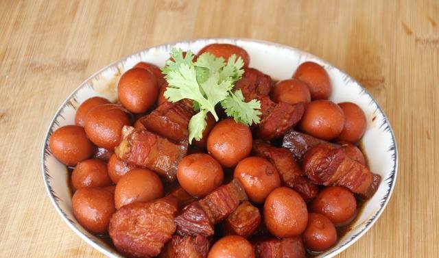 懒人红烧肉新做法，不炒糖色不油炸，解馋又下饭，好吃到舔盘