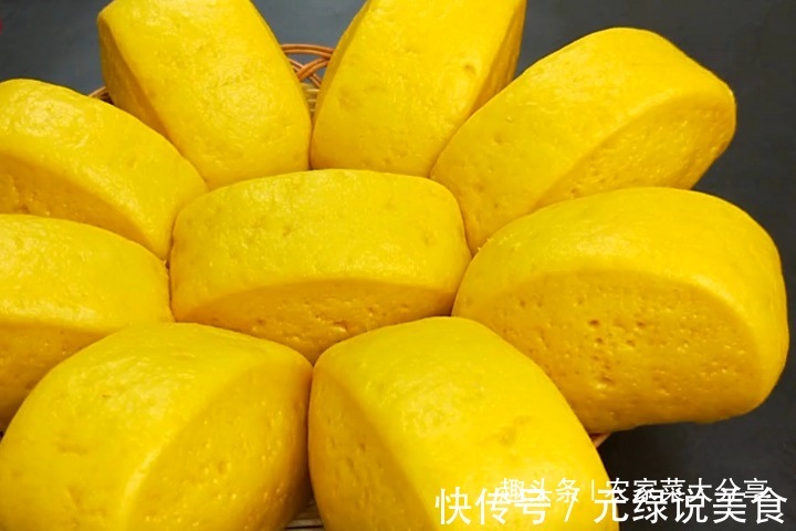 用南瓜蒸馒头，20分钟就蒸出来，不仅吃起来香而且还有点甜