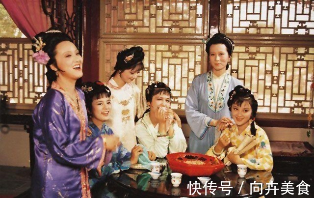 贾宝玉&林黛玉在贾母心中是什么分量一个细节看出,超过贾宝玉