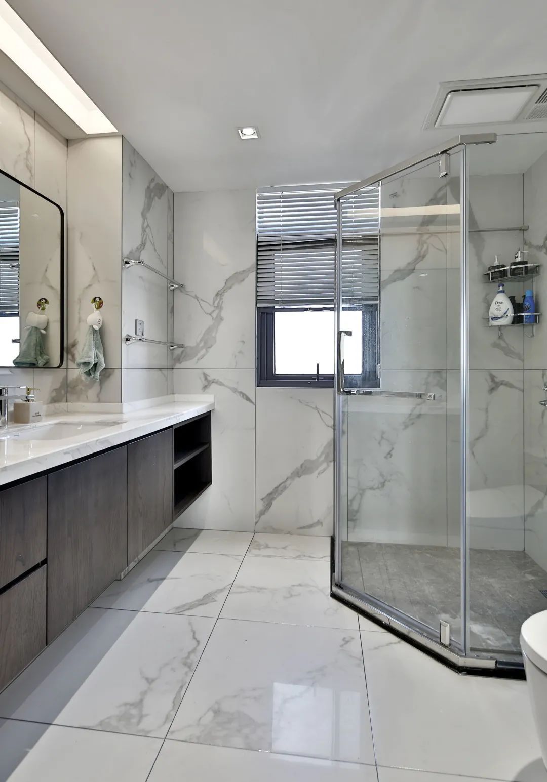 诗意|210㎡新中式,现代简雅舒适,中式端庄布置,营造禅意气质