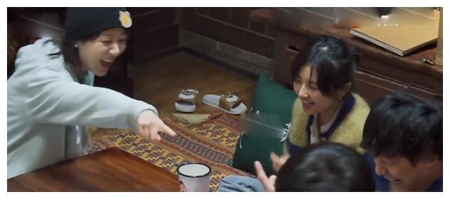 张子枫|《向往的生活》：彭昱畅对杨紫“因爱生恨”，亲手放出的瓜真甜