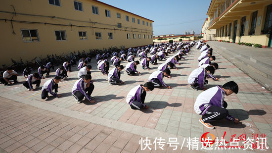 书法&河北盐山：师生联动落实“双减”创作百米书法长卷祝福祖国