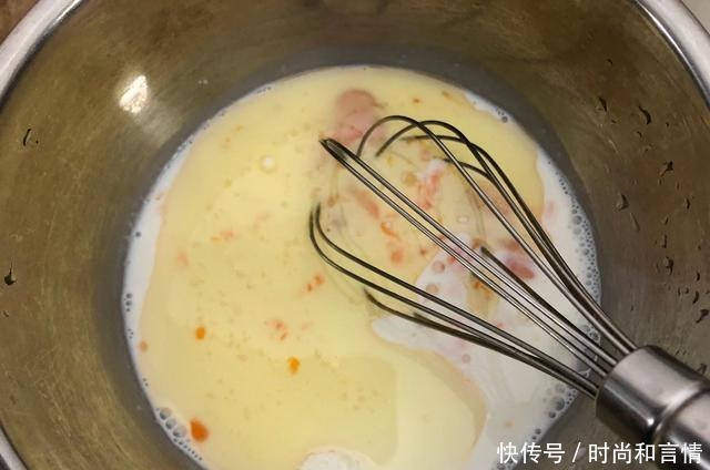 一碗糯米粉、一个蒸红薯,拌一拌、烤一烤,外脆里糯,香甜还爆浆