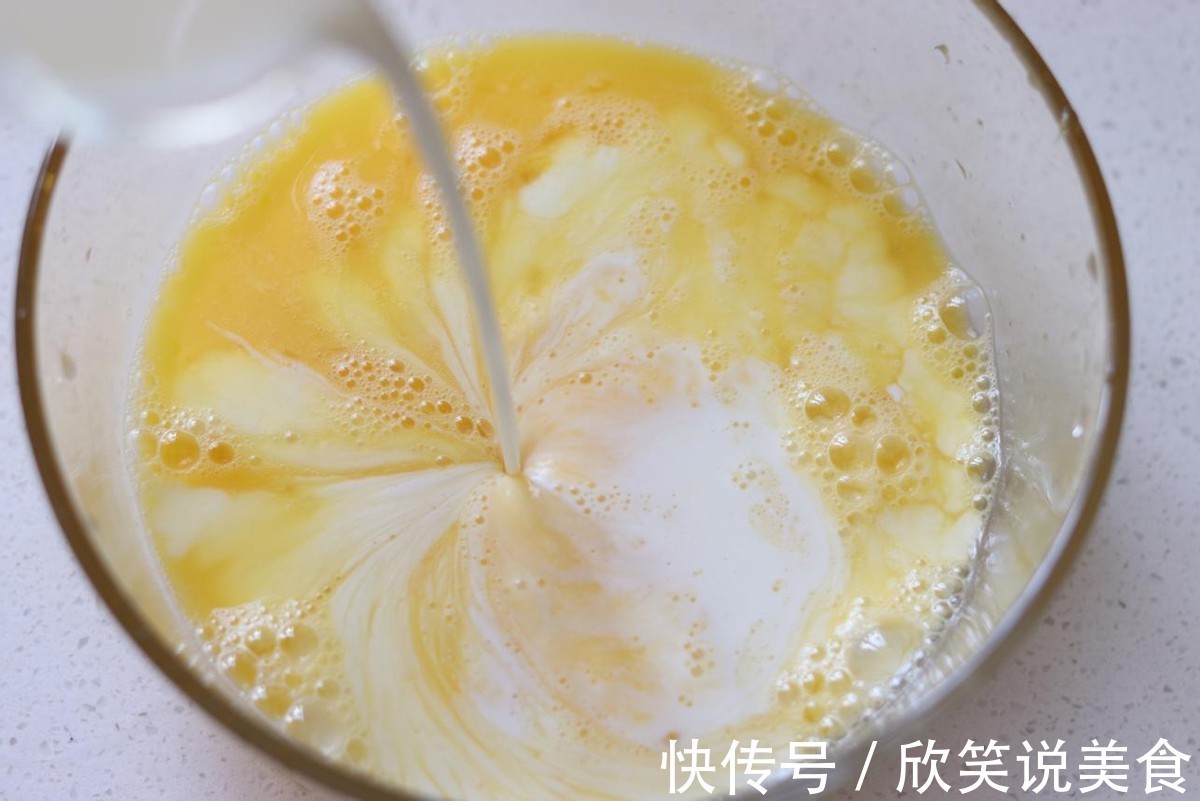 外表焦黄色泽诱人,软嫩有弹性的布丁入口即化,真好吃