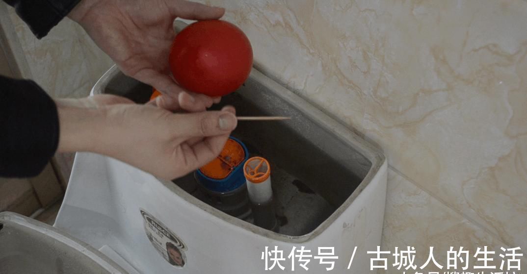洁厕液|把气球放在马桶里面, 能解决家家户户都困扰的难题, 简直太实用了